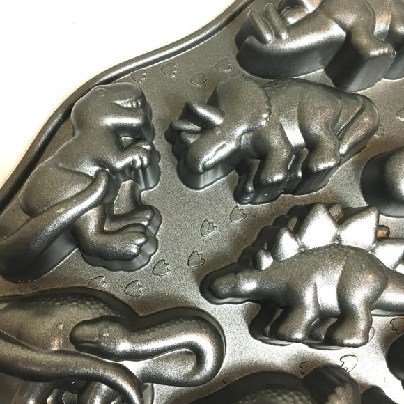 NORDIC WARE Dinosaur Muffin Cupcake Pan EUC - Picture 9 of 12